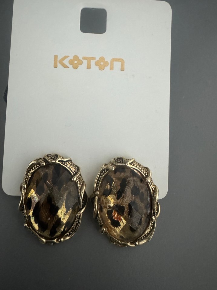 Kahverengi Yılan Desenli Mini Küpe - Görsel 3