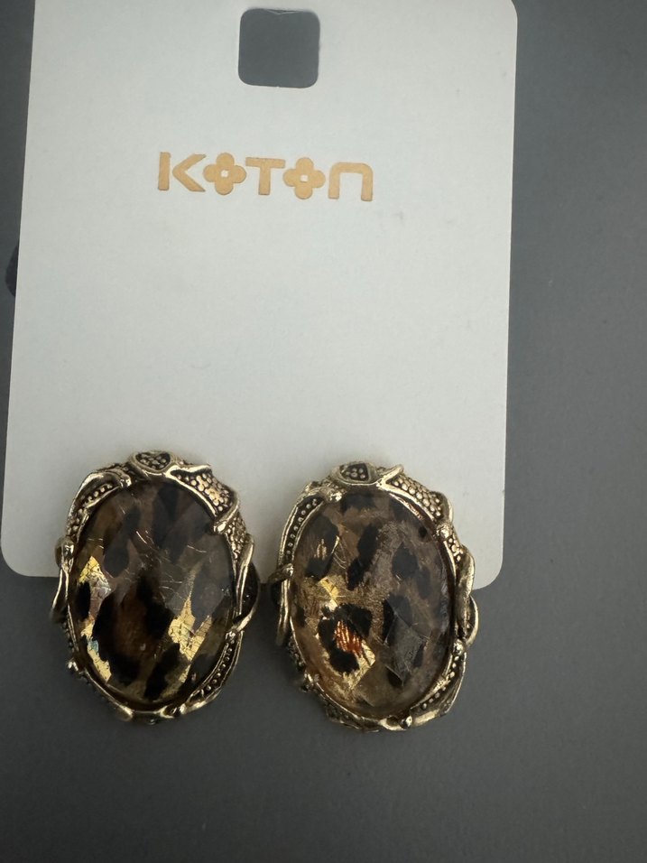 Kahverengi Yılan Desenli Mini Küpe - Görsel 2