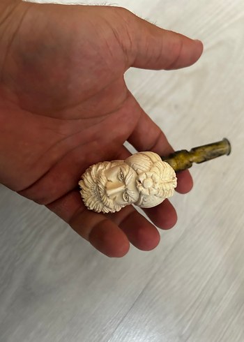 Diğer Oyuncu Figürlü Beyaz Pipo