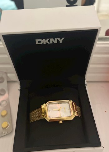 DKNY Altin Tonlu Sik Kadin Kol Saati
