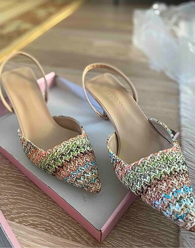 Zara Kısa topuklu renkli hasır ( tüvit ) topuklu ayakkabı