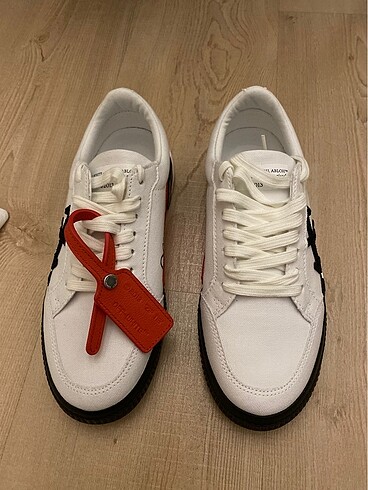 Off white vulc low canvas
