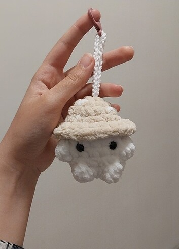 Kahverengi şapkalı peluş mantar 
