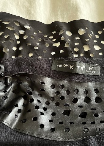 V Yaka Siyah Düğmeli Gebelik Tişörtü - Görsel 2