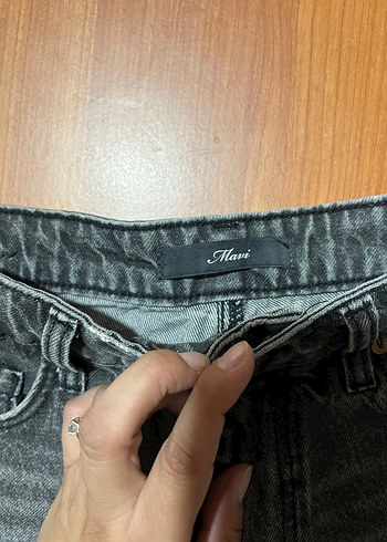 Mavi Kadın Gri Yırtık Denim Mini Şort