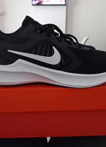 sıfır kutulu Nike