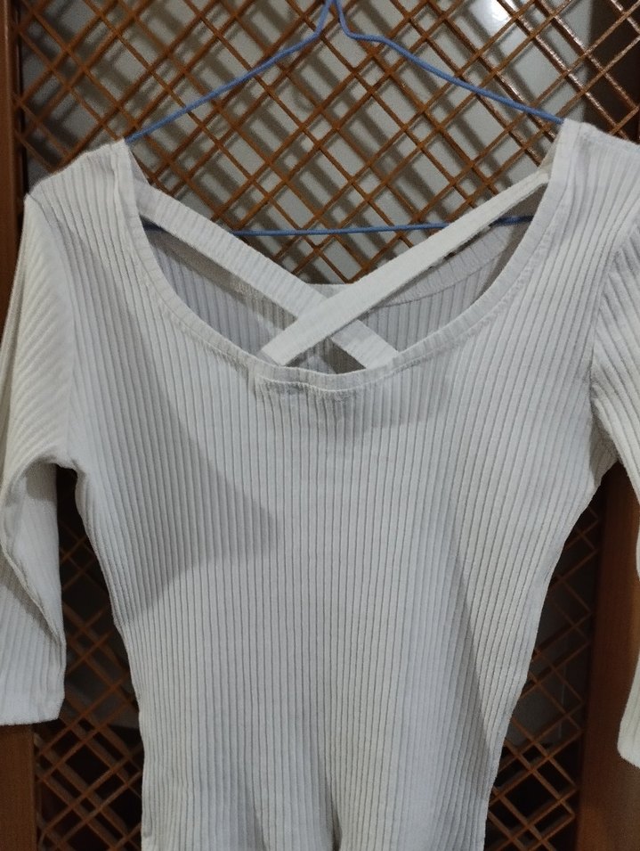 Beyaz V Yaka Triko Crop Top - Görsel 4