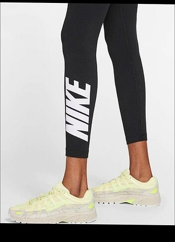 nike tayt