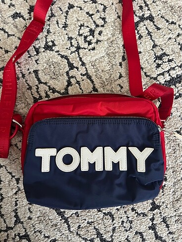 Tommy hilfiger çanta