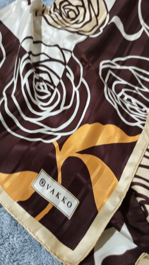Kadın Kahverengi İpek Desenli Şal  Vakko - Görsel 3