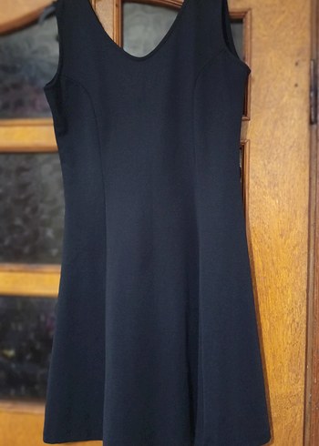 Hafif parlak siyah V Yaka Midi Elbise - Görsel 3