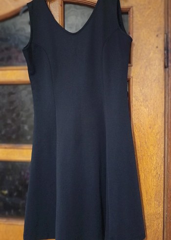 Hafif parlak siyah V Yaka Midi Elbise - Görsel 5