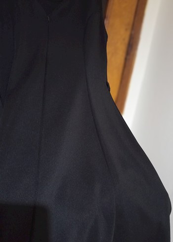 Hafif parlak siyah V Yaka Midi Elbise - Görsel 10