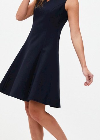 Hafif parlak siyah V Yaka Midi Elbise - Görsel 2