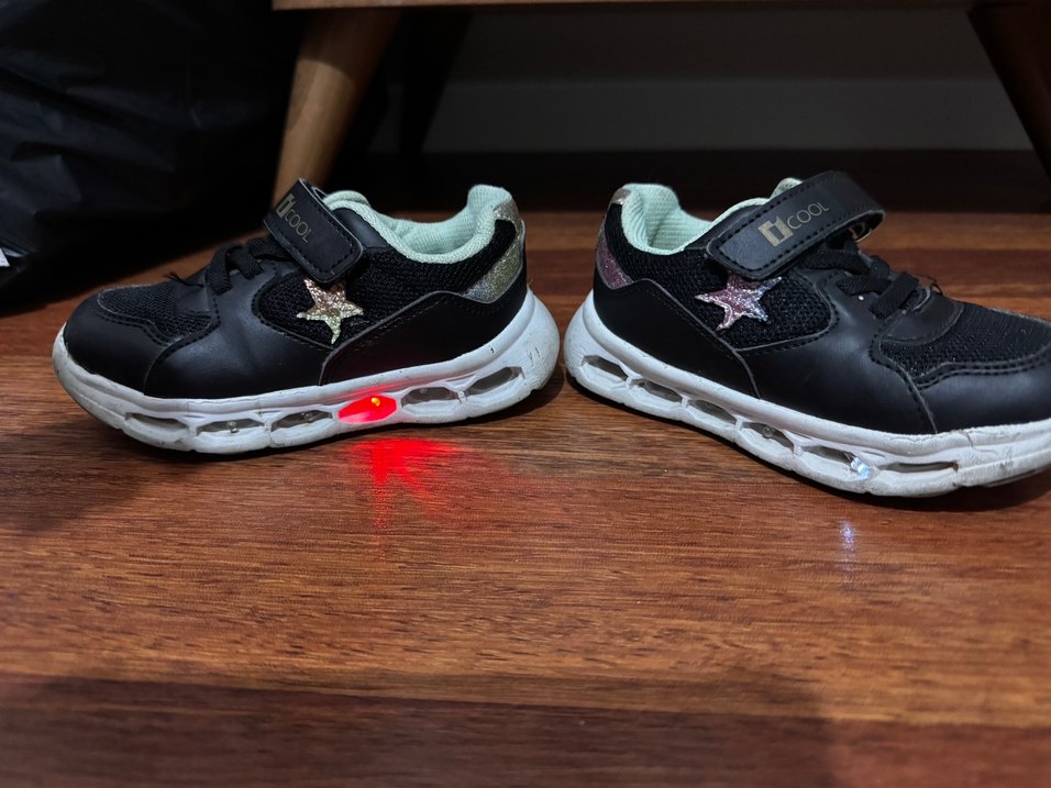 Kız Çocuk Siyah Işıklı Spor Ayakkabı - Görsel 2