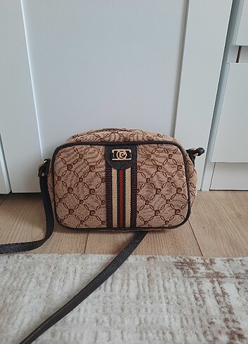 Pierre cardin askılı çanta