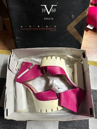 38 Beden Versace Platform topuklu ayakkabı