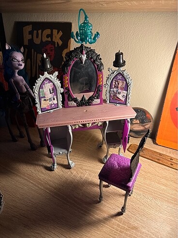 Beden Renk Monster High Ever After High Raven Queen Makyaj Masası