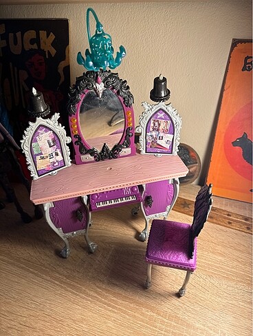 Monster High Ever After High Raven Queen Makyaj Masası