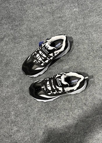 Skechers Siyah Beyaz Bağcıklı Kadın Spor Ayakkabı