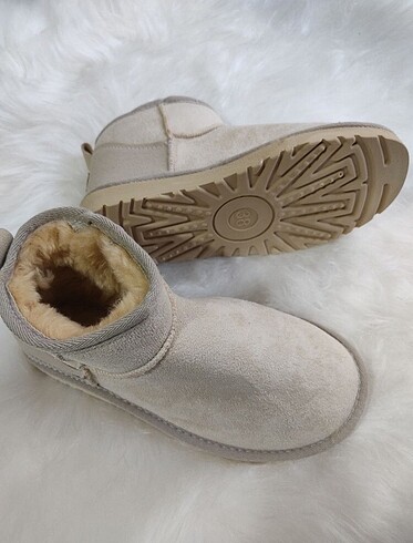 38 Beden Ugg mini bot