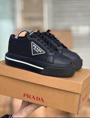 Prada bayan sneaker