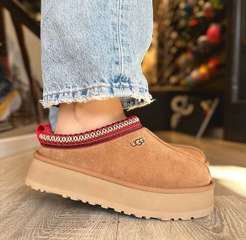 Ugg tazz