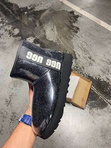Ugg şeffaf