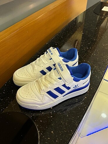 Adidas Form low