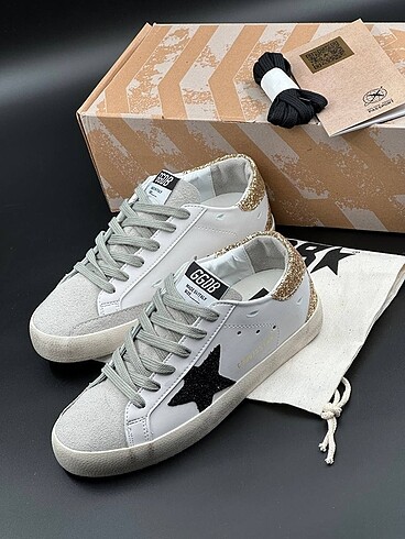 Golden Goose Deluxe Golden