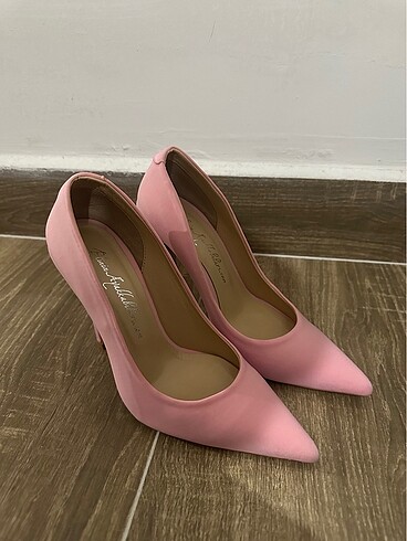 Pembe stiletto