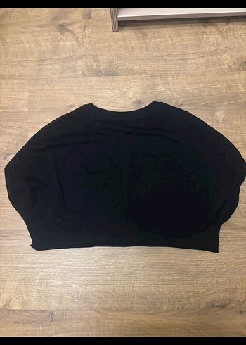 xs Beden Bershka Siyah Baskılı Kısa Sweatshirt