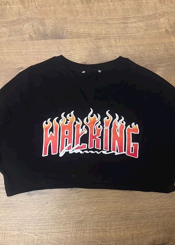 Bershka Siyah Baskılı Kısa Sweatshirt
