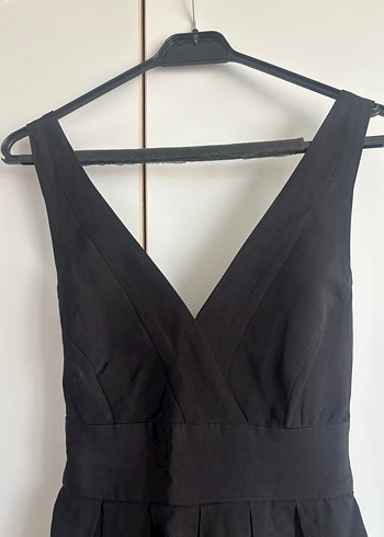 Zara Siyah V Yakalı Midi Kemerli Elbise