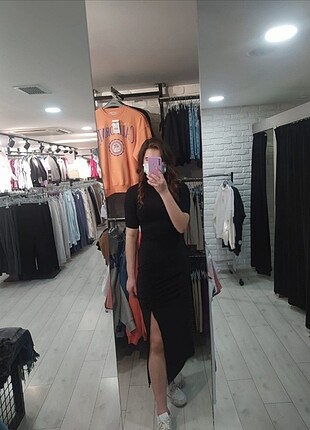 Yanları büzgülü yırtmaçlı kalem etek 