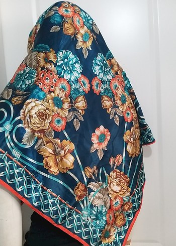 Beden Çiçek Desenli Çok Renkli İpek Kadın Fular saten