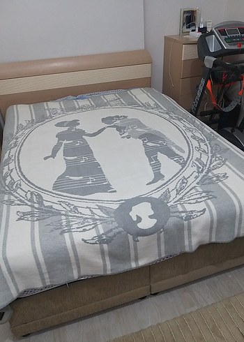 Gri Baskılı Yatak Örtüsü madam coco çift taraflı - Görsel 4