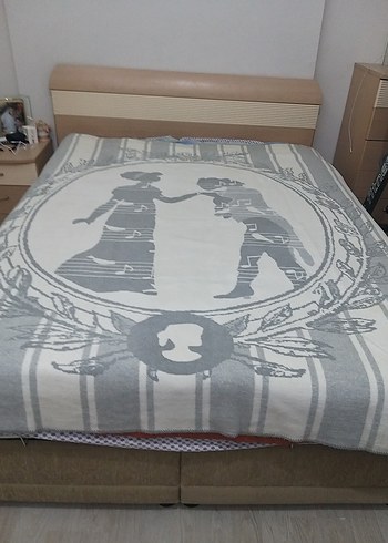 Gri Baskılı Yatak Örtüsü madam coco çift taraflı - Görsel 6