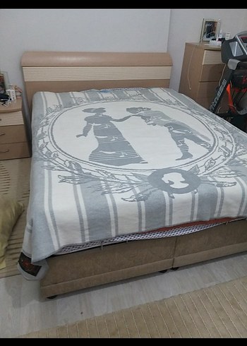 Gri Baskılı Yatak Örtüsü madam coco çift taraflı - Görsel 2