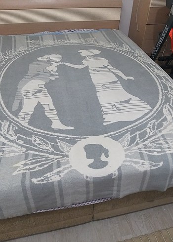 Gri Baskılı Yatak Örtüsü madam coco çift taraflı - Görsel 12