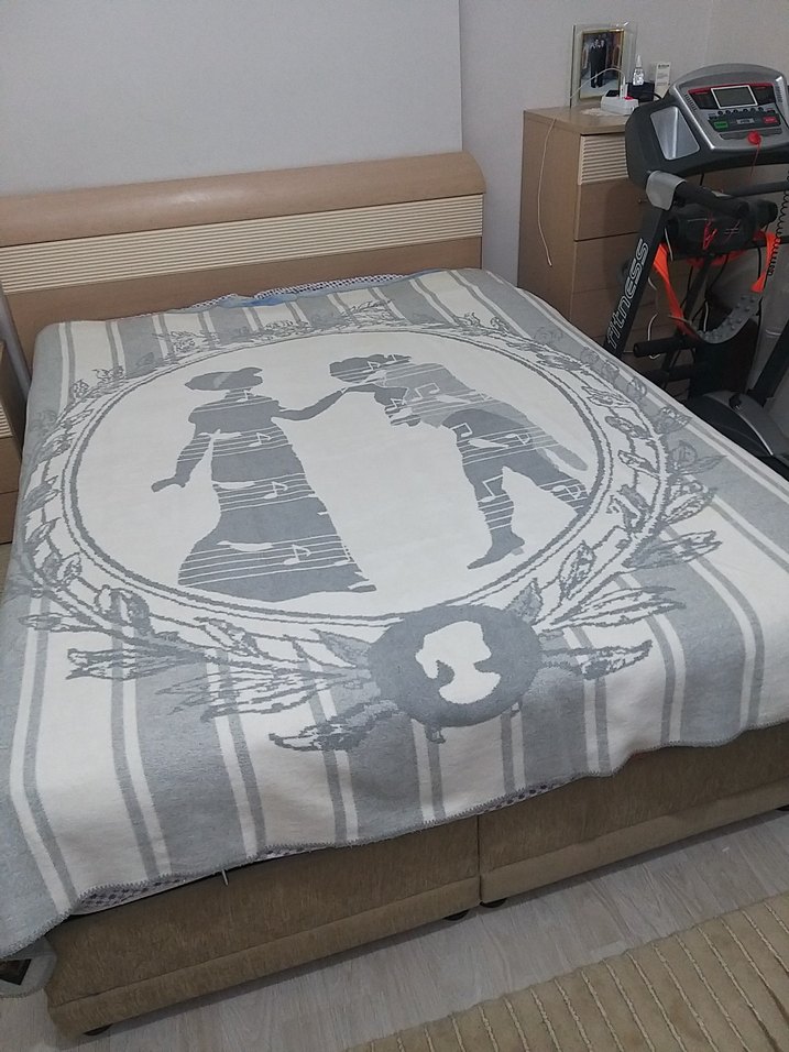 Gri Baskılı Yatak Örtüsü madam coco çift taraflı - Görsel 4