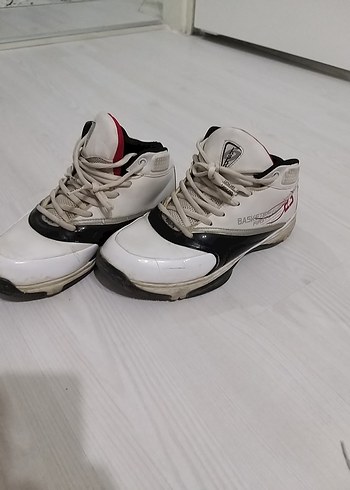 Beyaz Bağcıklı Basketbol Ayakkabısı - Görsel 5