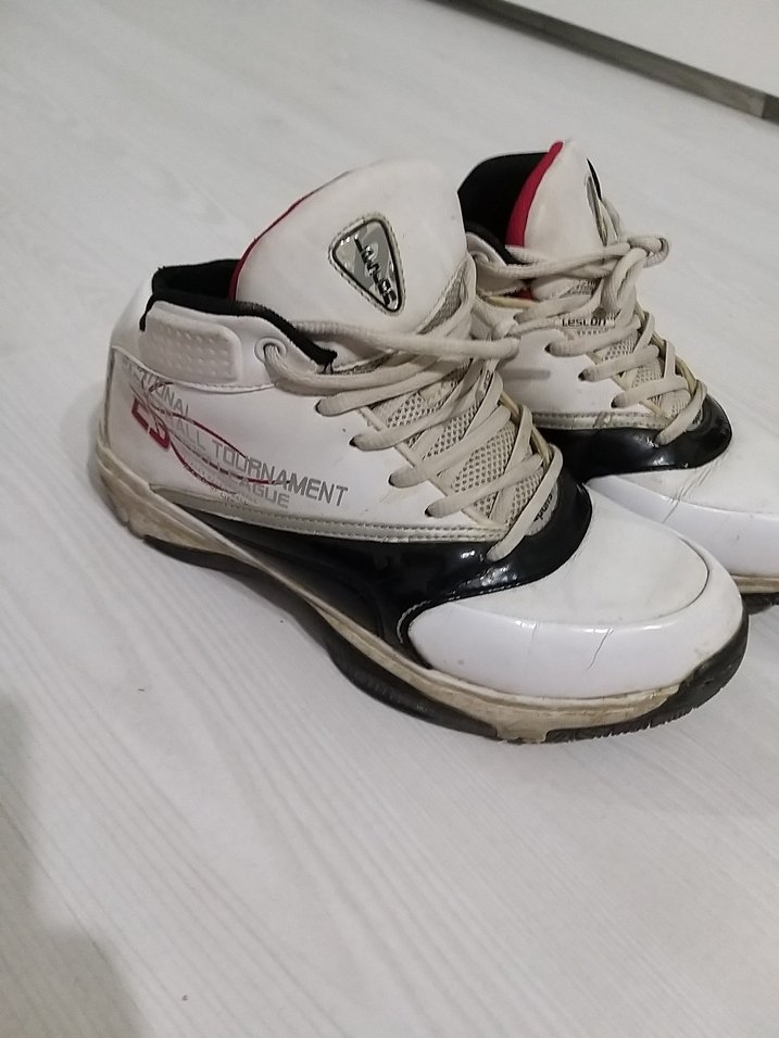 Beyaz Bağcıklı Basketbol Ayakkabısı - Görsel 3