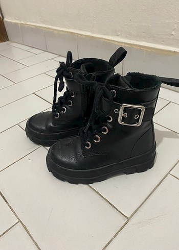 Kız Çocuk Siyah Deri Goth Bot