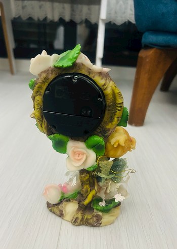 Beyaz Çiçekli Kız Figürlü Masa Saati - Görsel 2