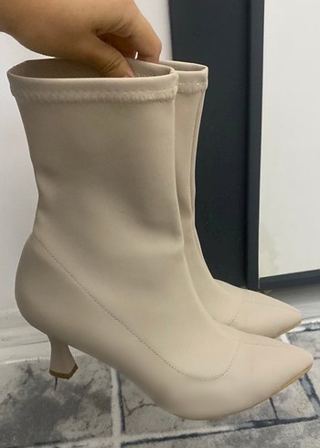 Bej Deri Stiletto Topuklu Kadın Bot