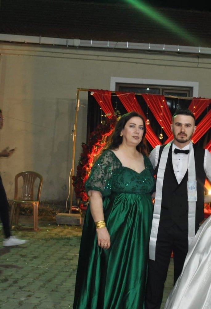 Uzun Parlak Yeşil Kadın Abiye Elbise - Görsel 2