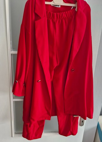 Kırmızı Mini Düğmeli Kadın Blazer takım büyük beden