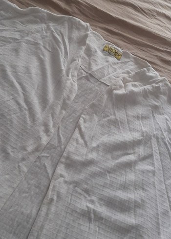 Beyaz Keten V Yaka Düğmeli Hamile Gömleği - Görsel 2