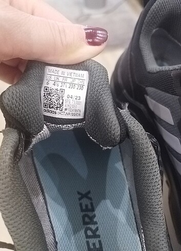 37 Beden siyah Renk Adidas Terrex A X 4 Gore- Tex yürüyüş ayakkabısı